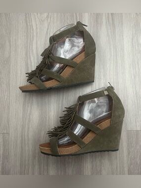 Mark Jenkins Olive Green Suede Fringe Wedge Sandals Size 8 Boho Festival